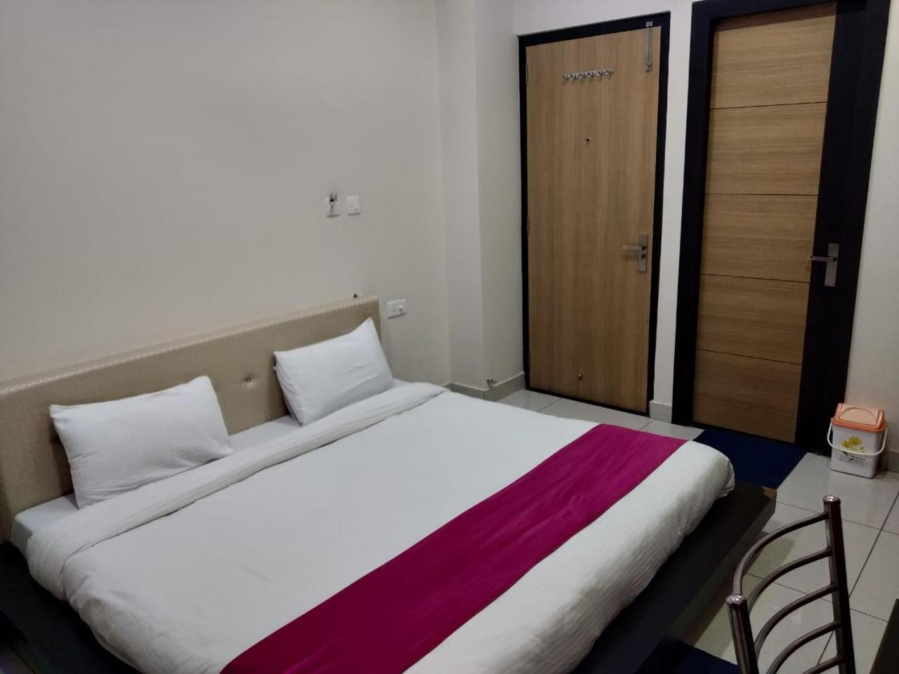 Hotel Reyansh Tanakpur Exteriör bild